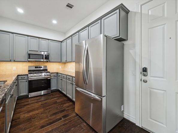 9026 Lakes At 610 Drive, Houston TX 77054