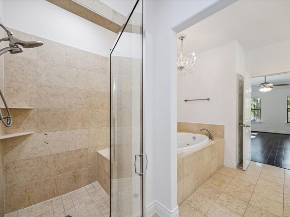 9026 Lakes At 610 Drive, Houston TX 77054