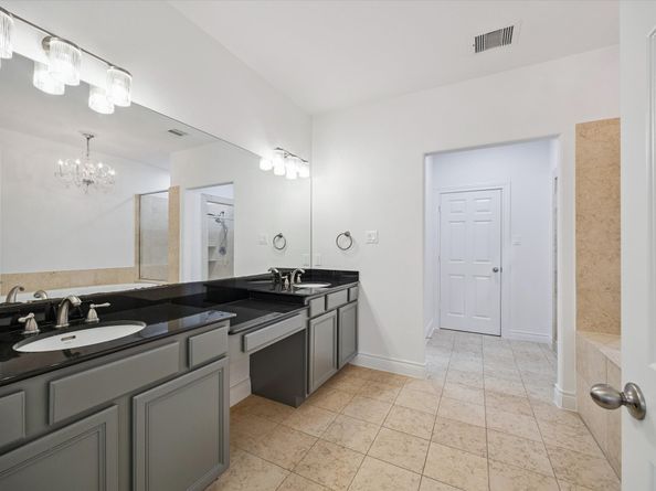 9026 Lakes At 610 Drive, Houston TX 77054