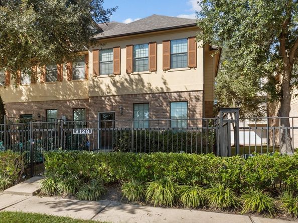 9128 Lakes At 610 Drive, Houston TX 77054