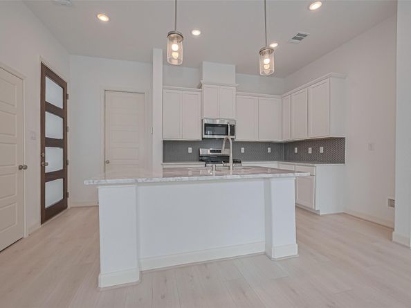 8913 Grovner Place, Houston TX 77055