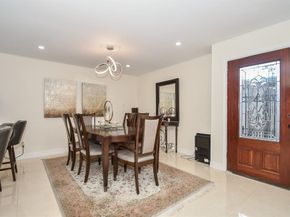 6304 Riverview Way, Houston TX 77057