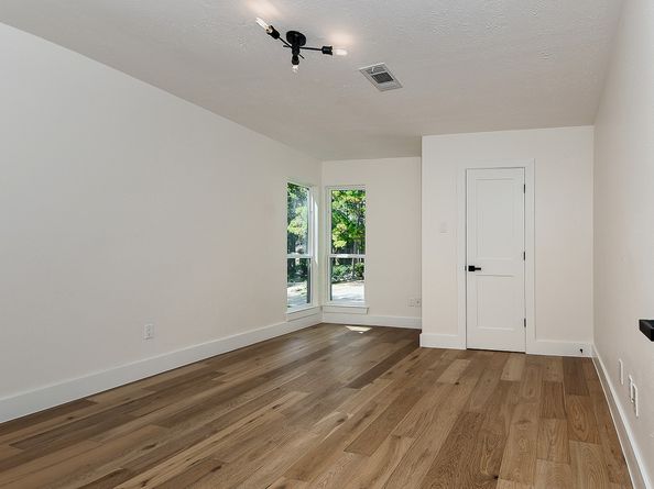 16 Crinkleroot Court, The Woodlands TX 77380