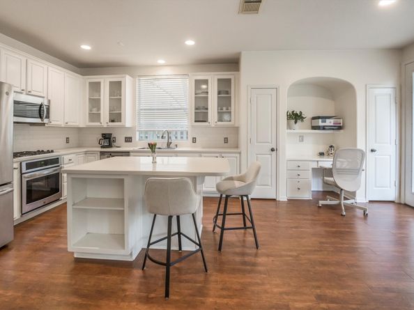 14 N Flickering Sun Circle, The Woodlands TX 77382