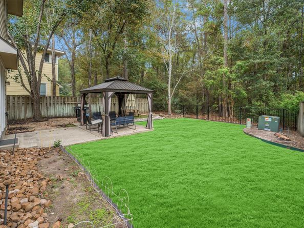 14 N Flickering Sun Circle, The Woodlands TX 77382