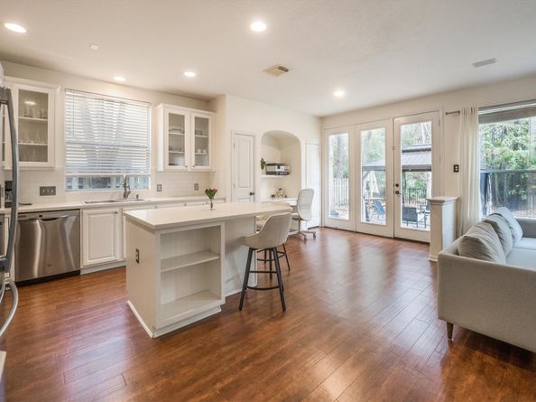 14 N Flickering Sun Circle, The Woodlands TX 77382