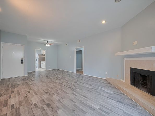 9707 Richmond Avenue 103, Houston TX 77042