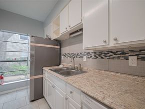 9707 Richmond Avenue 103, Houston TX 77042