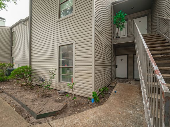 9707 Richmond Avenue 103, Houston TX 77042