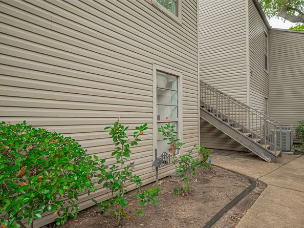 9707 Richmond Avenue 103, Houston TX 77042