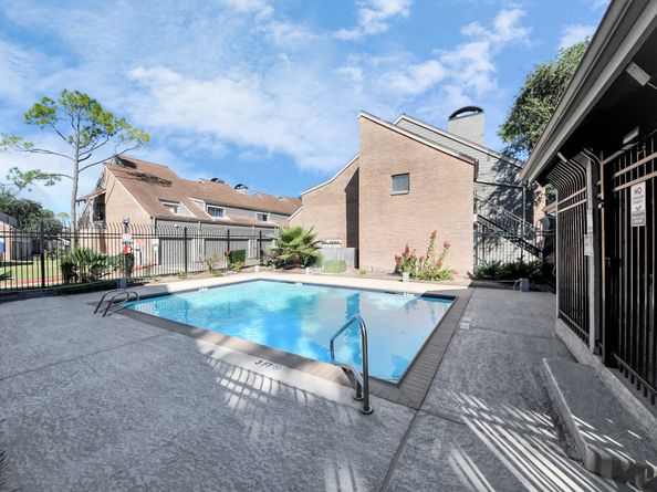 6601 Sands Point Drive 47, Houston TX 77074