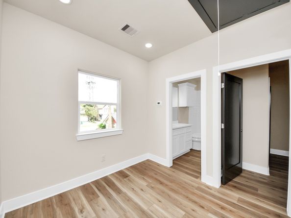 2206 Alabama Street, Houston TX 77004