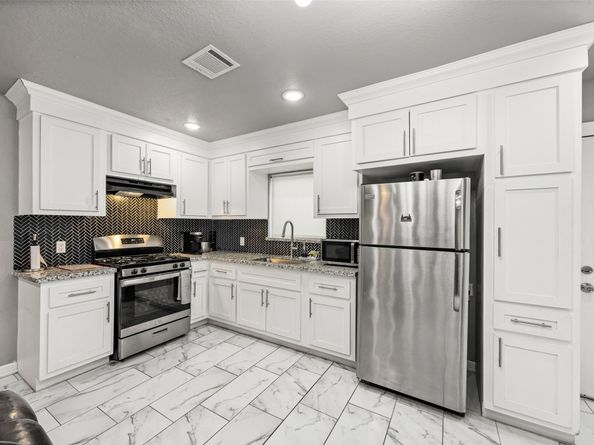 9107 Lake Park Drive, Houston TX 77078