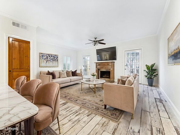 854 Augusta Drive 854, Houston TX 77057