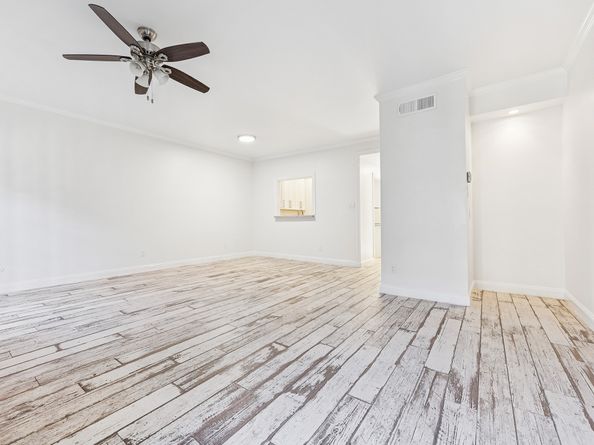 854 Augusta Drive 854, Houston TX 77057