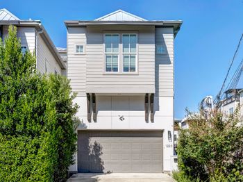 1223 W 15th 1/2 Street