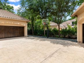 10 Maroon Creek Court, The Woodlands TX 77389