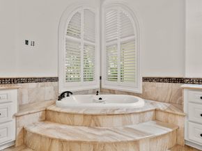 10 Maroon Creek Court, The Woodlands TX 77389