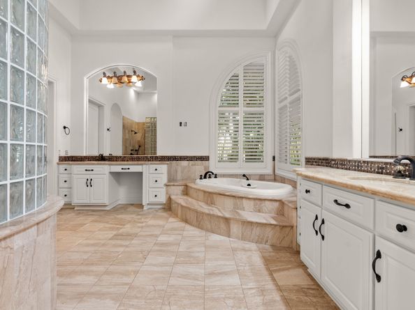 10 Maroon Creek Court, The Woodlands TX 77389