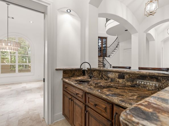 10 Maroon Creek Court, The Woodlands TX 77389