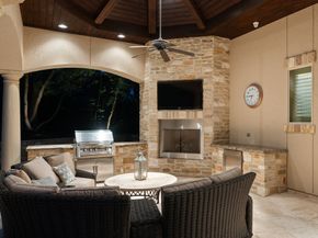 10 Maroon Creek Court, The Woodlands TX 77389