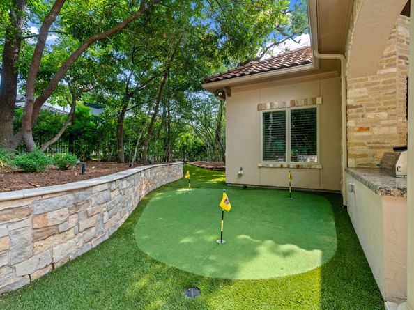 10 Maroon Creek Court, The Woodlands TX 77389