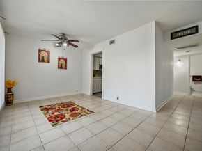 7510 Shadyvilla Lane 23, Houston TX 77055