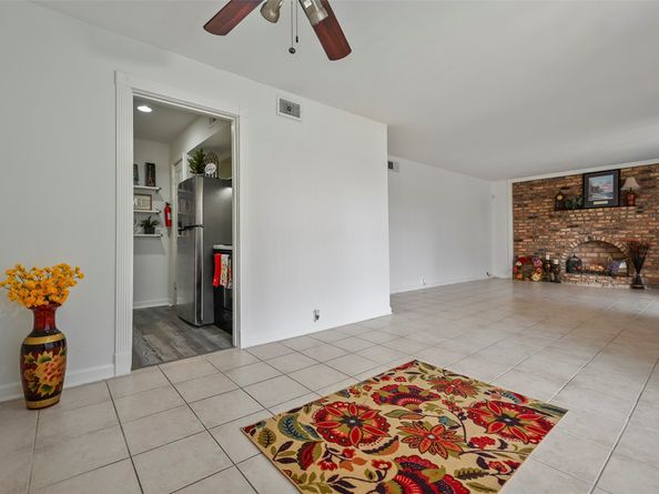 7510 Shadyvilla Lane 23, Houston TX 77055