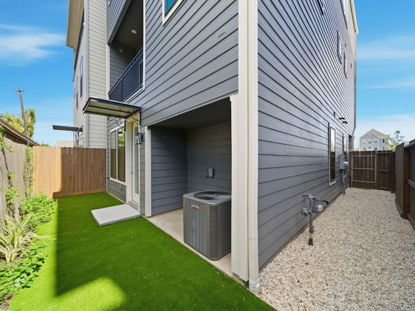 1709 Bologna Lane, Houston TX 77055