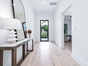 207 W 33rd Street, Houston TX 77018