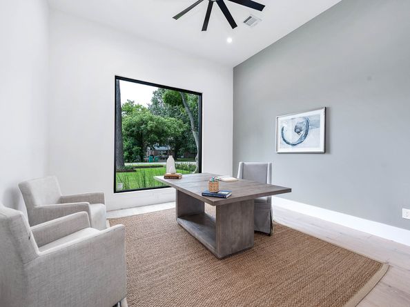 207 W 33rd Street, Houston TX 77018