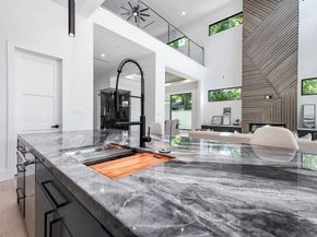 207 W 33rd Street, Houston TX 77018