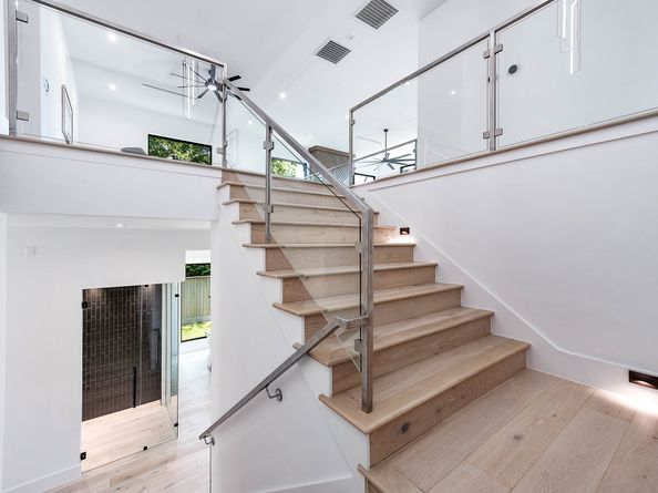 207 W 33rd Street, Houston TX 77018