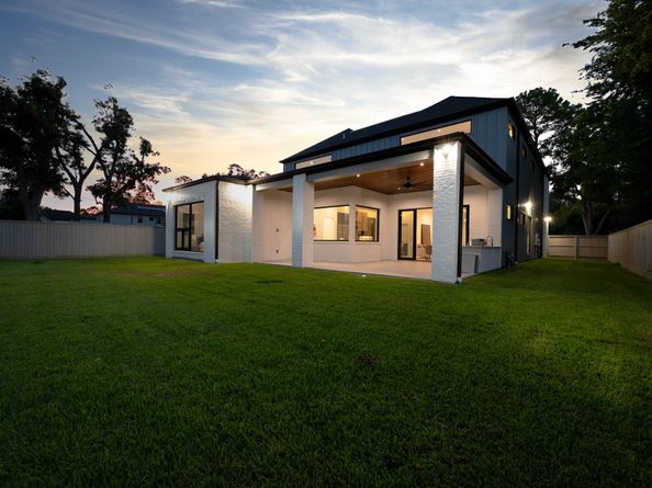 207 W 33rd Street, Houston TX 77018