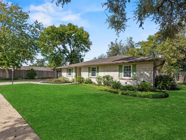 5522 Chantilly Lane, Houston TX 77092