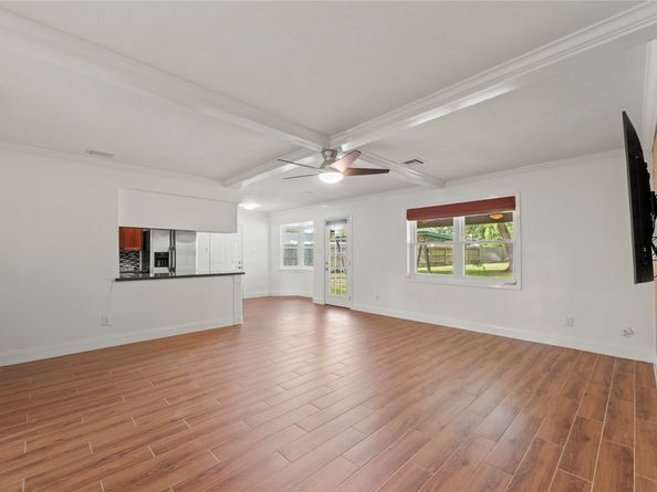 5522 Chantilly Lane, Houston TX 77092