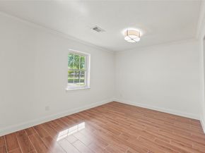 5522 Chantilly Lane, Houston TX 77092