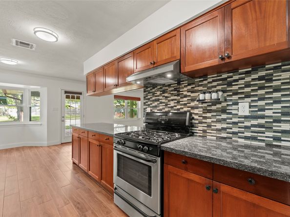 5522 Chantilly Lane, Houston TX 77092