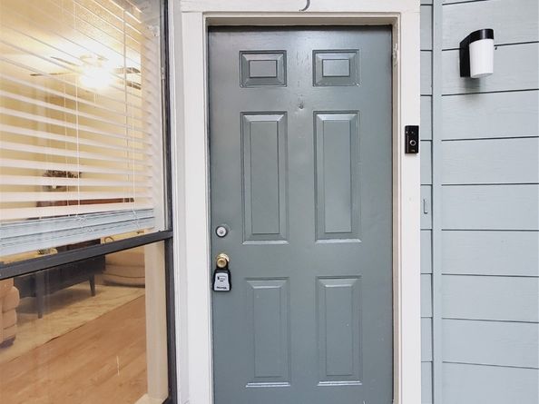 3768 Tanglewilde Street J5, Houston TX 77063