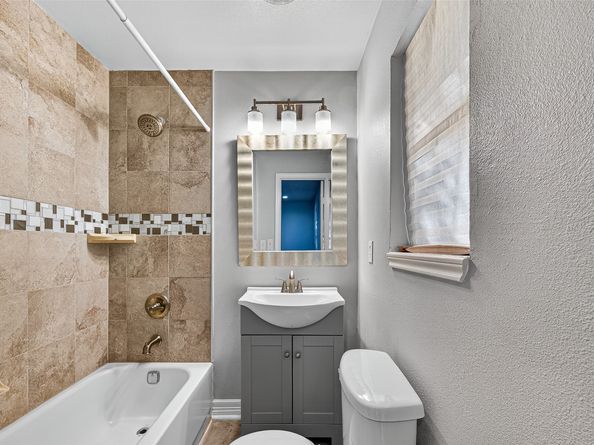 4034 Caplin Street, Houston TX 77026