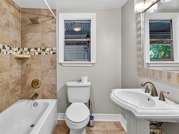 4034 Caplin Street, Houston TX 77026