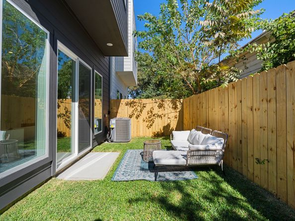 1215 Sampson Street, Houston TX 77003