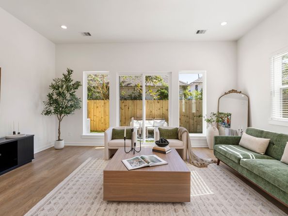 1215 Sampson Street, Houston TX 77003