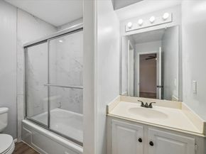 1323 Reddleshire Lane 1323, Houston TX 77043