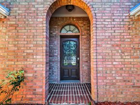 9927 Glenkirk Drive, Houston TX 77089