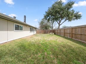 2327 Colonial Ridge Drive, Friendswood TX 77546