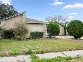 2327 Colonial Ridge Drive, Friendswood TX 77546