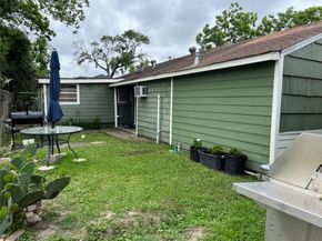 2836 Cochran Street, Houston TX 77009