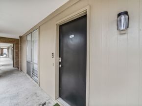 4643 Wild Indigo Street 414, Houston TX 77027