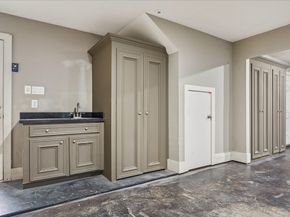 1325 Ashland Street, Houston TX 77008